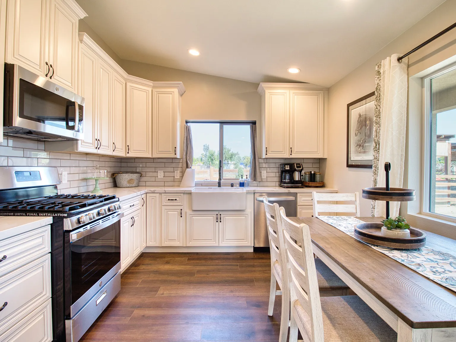 15671 Ridgeway Ave — Photo 3