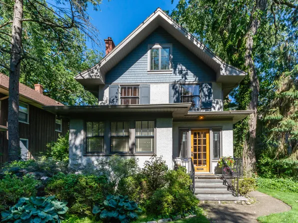 2711 Woodbine Ave, Evanston, IL 60201