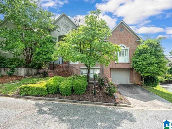 1220 Wellington Cir, Birmingham, AL 35243
