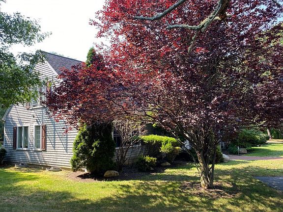 3rd image of 31 Acadia Dr