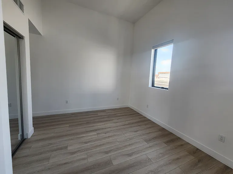6061 Fulton Ave #6 — Photo 17