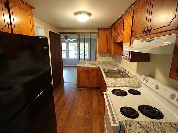 4th image of 3915 Foster Dr