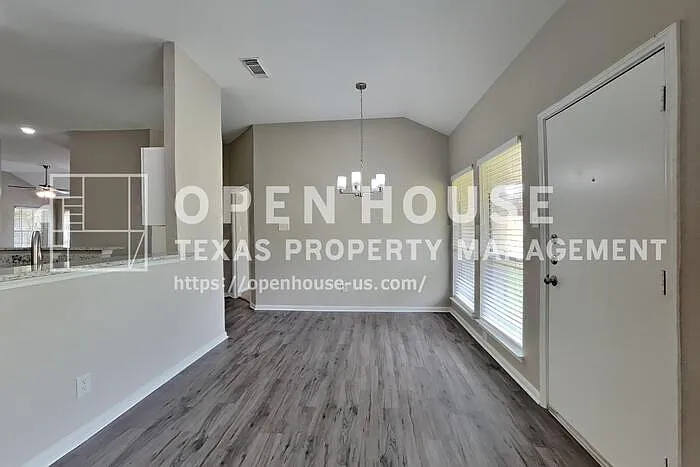 2222 Friarwood Trl — Photo 9