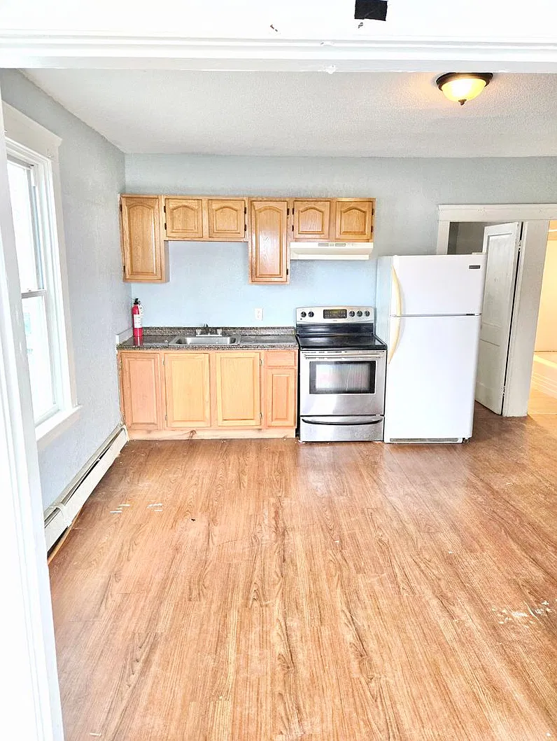883 Dexter Street — Photo 3