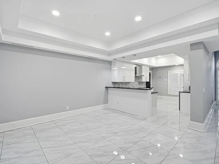 2418 W Palm Dr — Photo 7