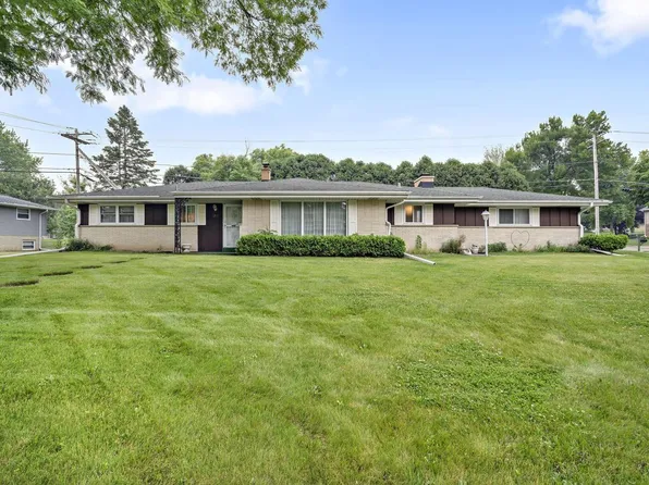 12121 West Lakefield DRIVE, West Allis, WI 53227