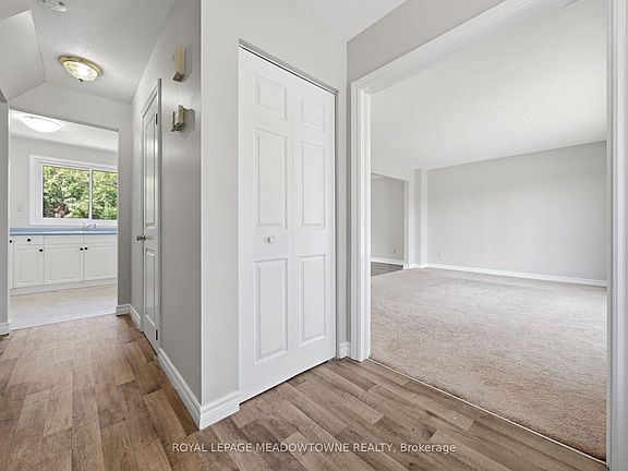 5th image of 82 Maple Ave
