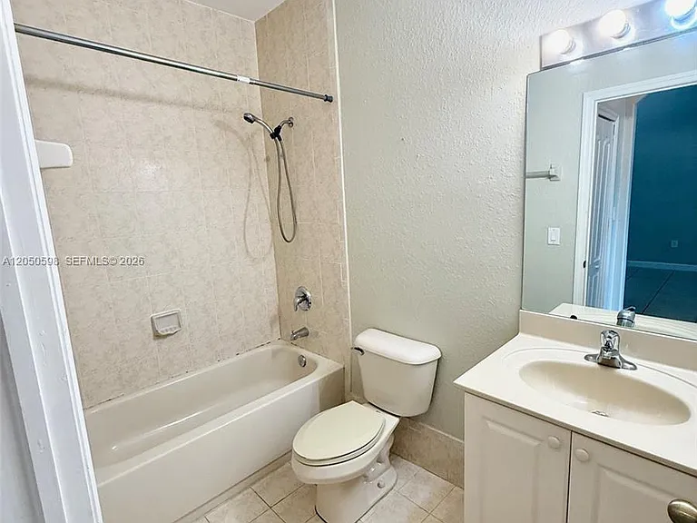1652 SE 28th St #202 — Photo 8
