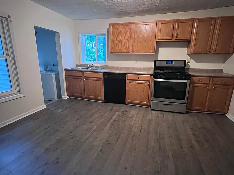 148 W Schuyler St — Photo 6