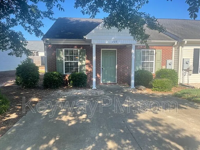 208 Satomi Way — Photo 1