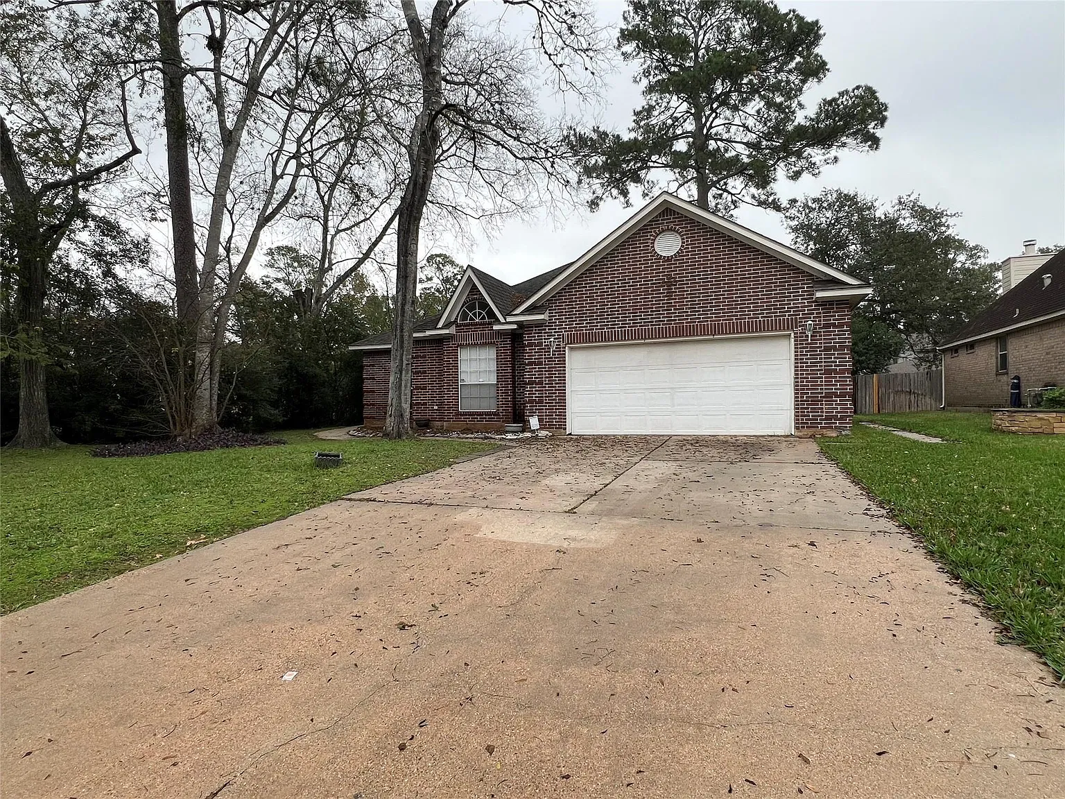 3 bed, 2.0 bath, 2045 sqft, $2,300 — Photo 3