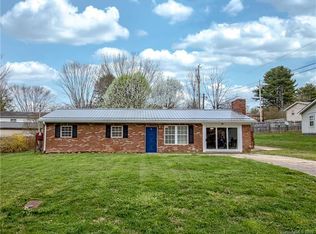 30 Meadow Rd, Clyde, NC 28721