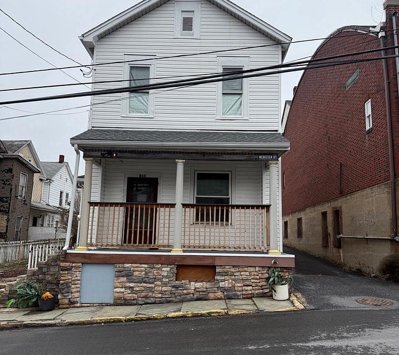 1st image of 815 E Webster St