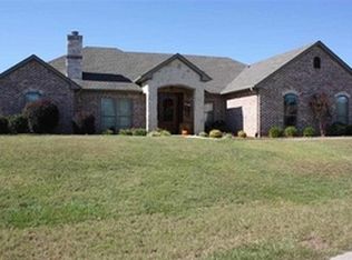 155 Towering Oaks Ln, Longview, TX 75602