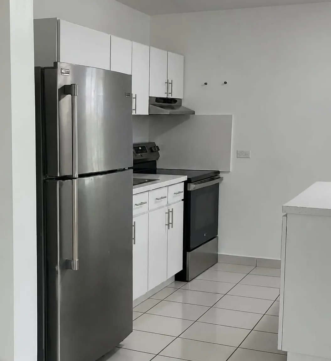 3 bed, 1100 sqft, $1,200 — Photo 3