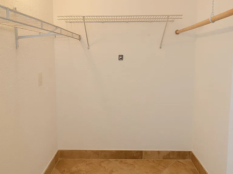 1357 Collins Ave #2R — Photo 8