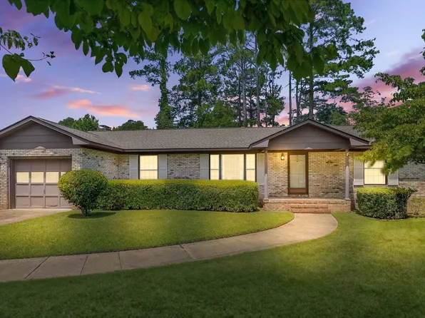 1515 Nicklaus Dr, Fayetteville, NC 28303