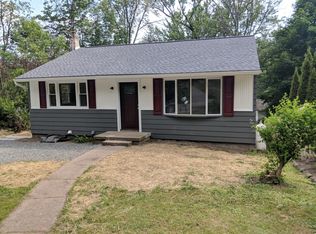 42 Maple St, Harveys Lake, PA 18618