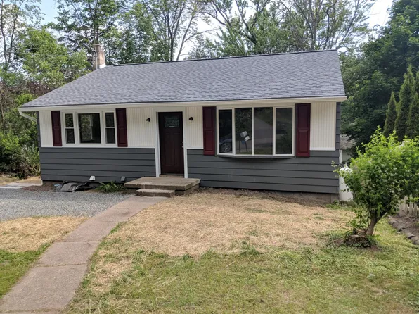 42 Maple St, Harveys Lake, PA 18618