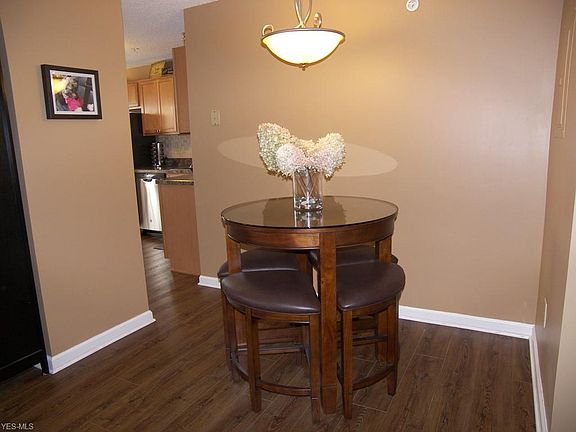 5th image of 220 Fox Hollow Dr APT 309