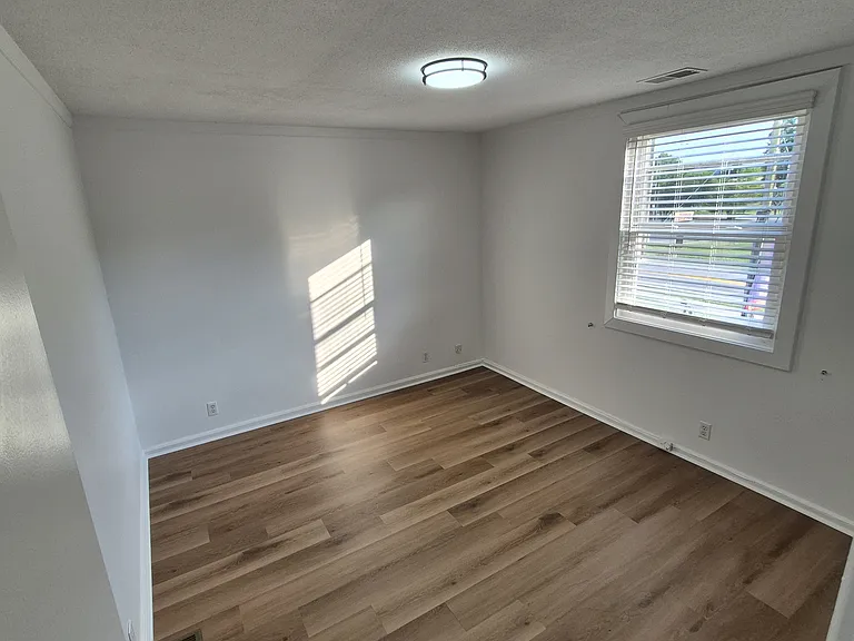 10611 W Manslick Rd — Photo 9