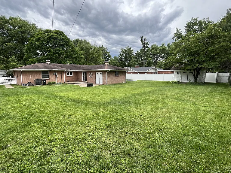 47 Carnation Dr — Photo 34