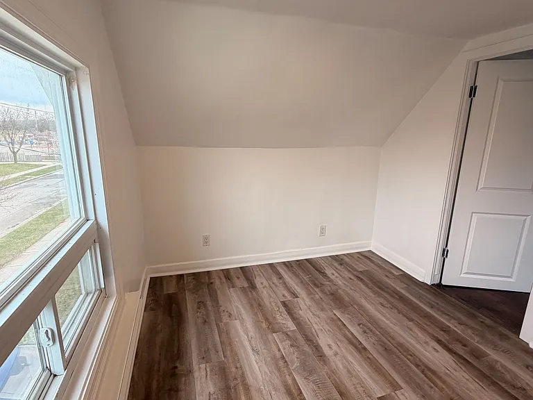 25 Glenwood Ave #UPPER — Photo 4