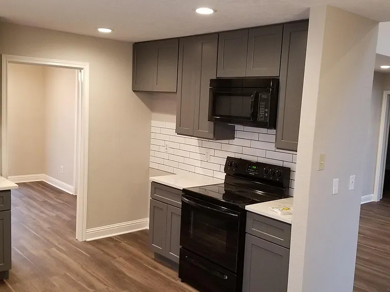 2523 Castle Pl — Photo 9