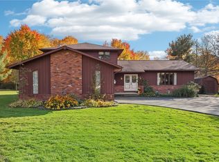 8511 Camelot Dr, Chesterland, OH 44026