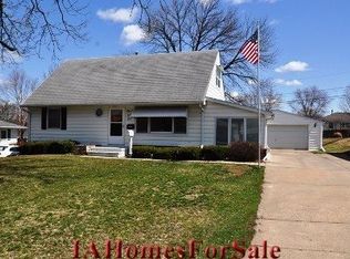 315 32nd St NW, Cedar Rapids, IA 52405