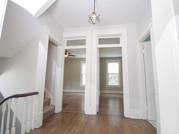 4th image of 2038 Bonnycastle Ave