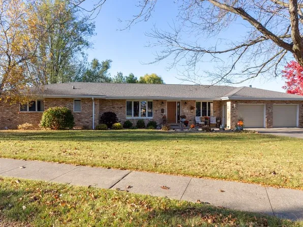 743 Brookview Sq, Dubuque, IA 52003