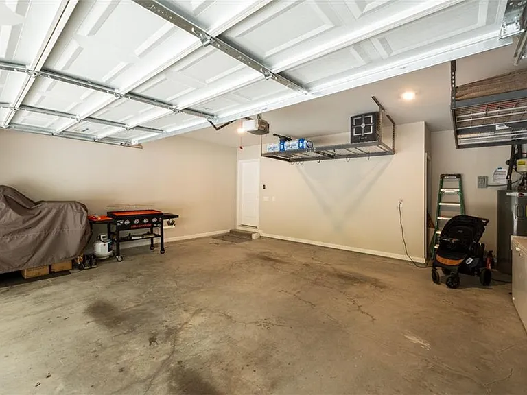 819 Ash St — Photo 28