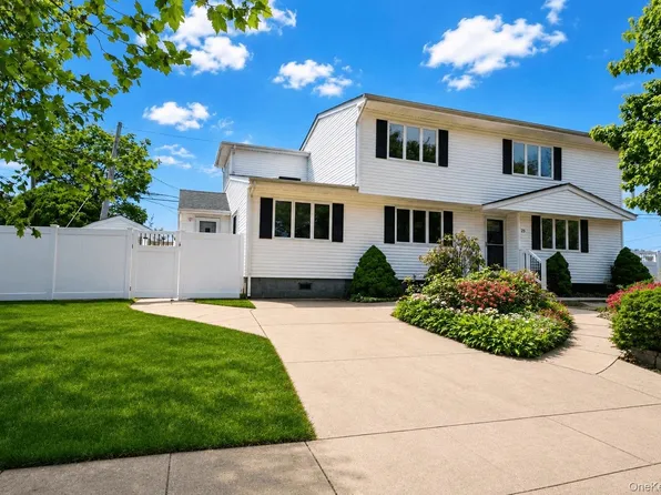 25 Whitetail Lane, Commack, NY 11725