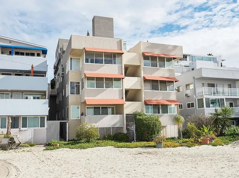 1174 E Ocean Blvd — Photo 8