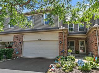 838 Oak Hollow Rd, Crystal Lake, IL 60014