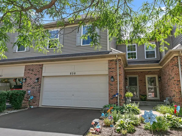 838 Oak Hollow Rd, Crystal Lake, IL 60014