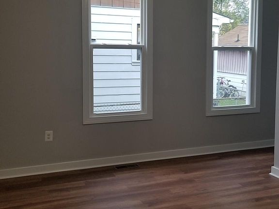 3rd image of 610 Arnold Ave