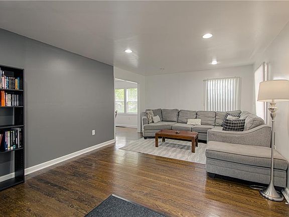 2nd image of 4910 Paseo Blvd
