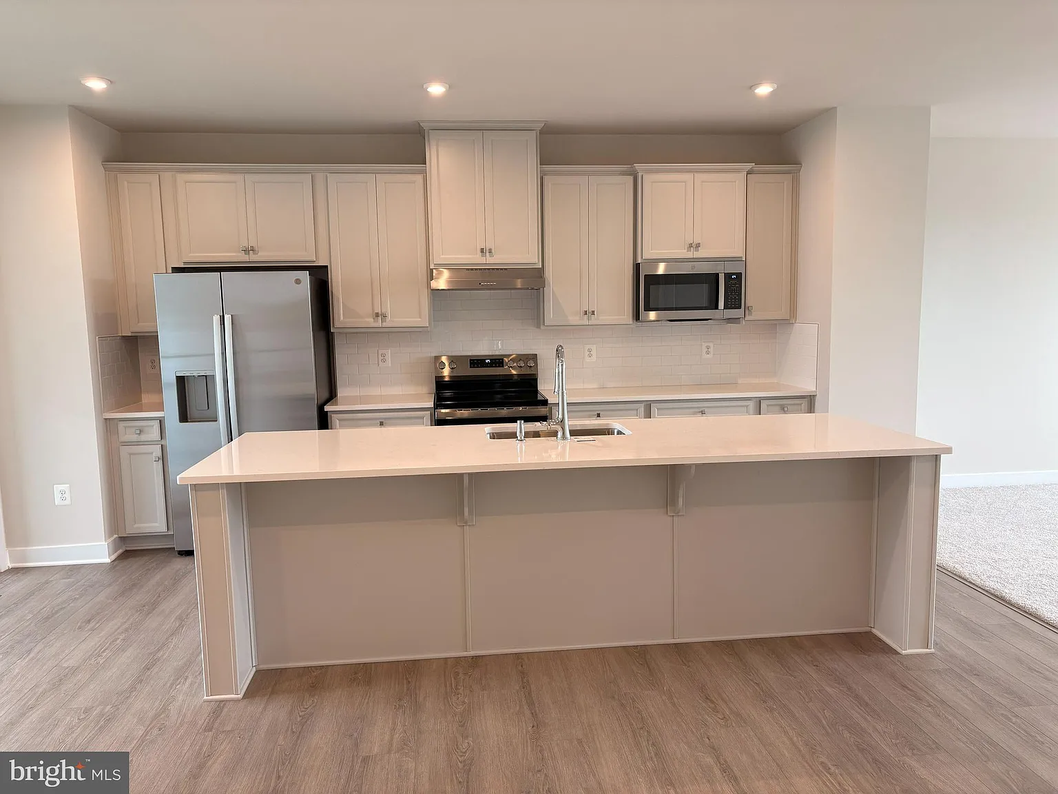 4 bed, 3.5 bath, 2237 sqft, $2,900 — Photo 4