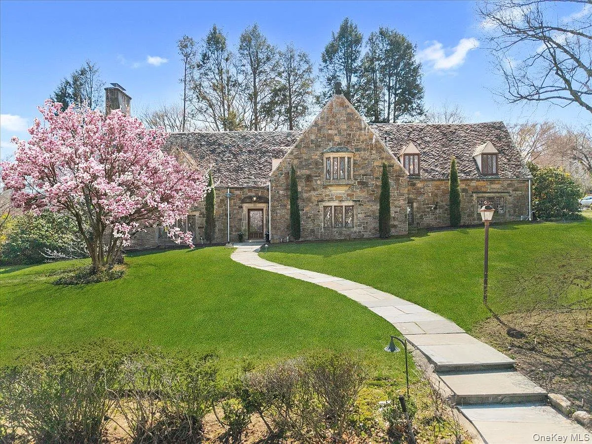 66 Lockwood Road photo 1
