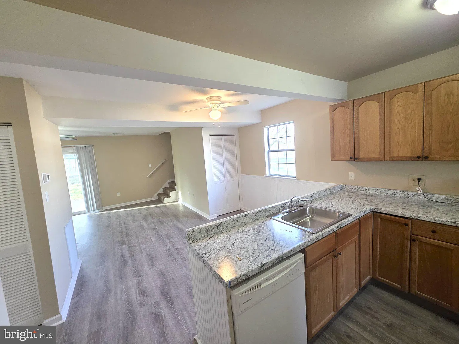 3 bed, 1.5 bath, 1150 sqft, $1,975 — Photo 3