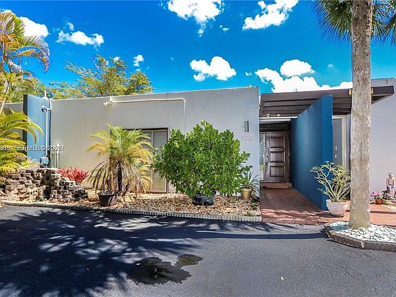 5th image of 16509 Fox Den Ct