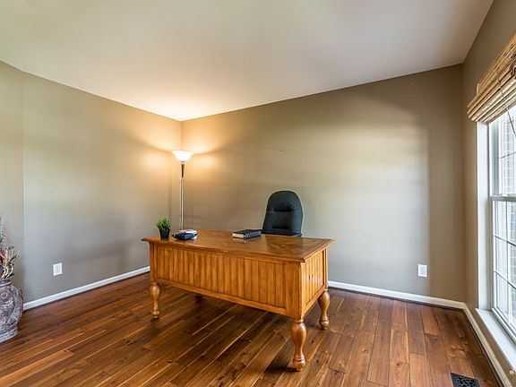 3rd image of 1104 Rivermeade Dr