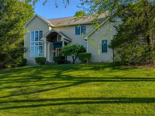7322 Dartmoor Xing, Fayetteville, NY 13066