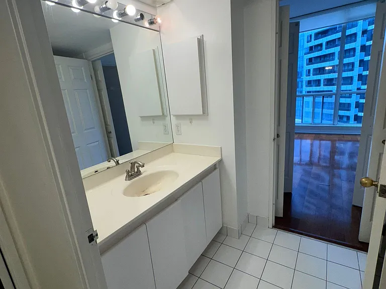 24 Wellesley St W #2407 — Photo 7