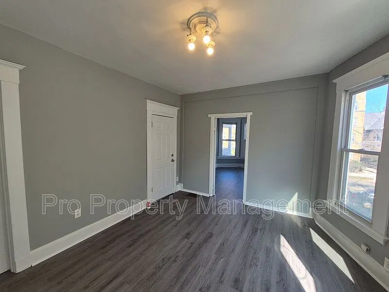 3 bed, 1.0 bath, $1,495 — Photo 3