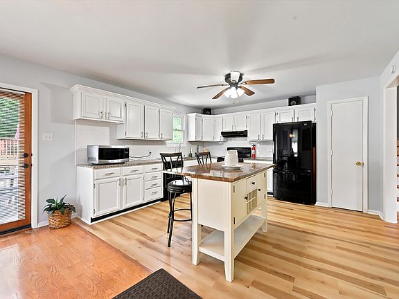 2nd image of 409 Dutton St