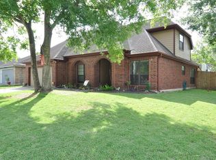 4755 Five Knolls Dr, Friendswood, TX 77546
