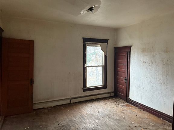 5th image of 117 N William St